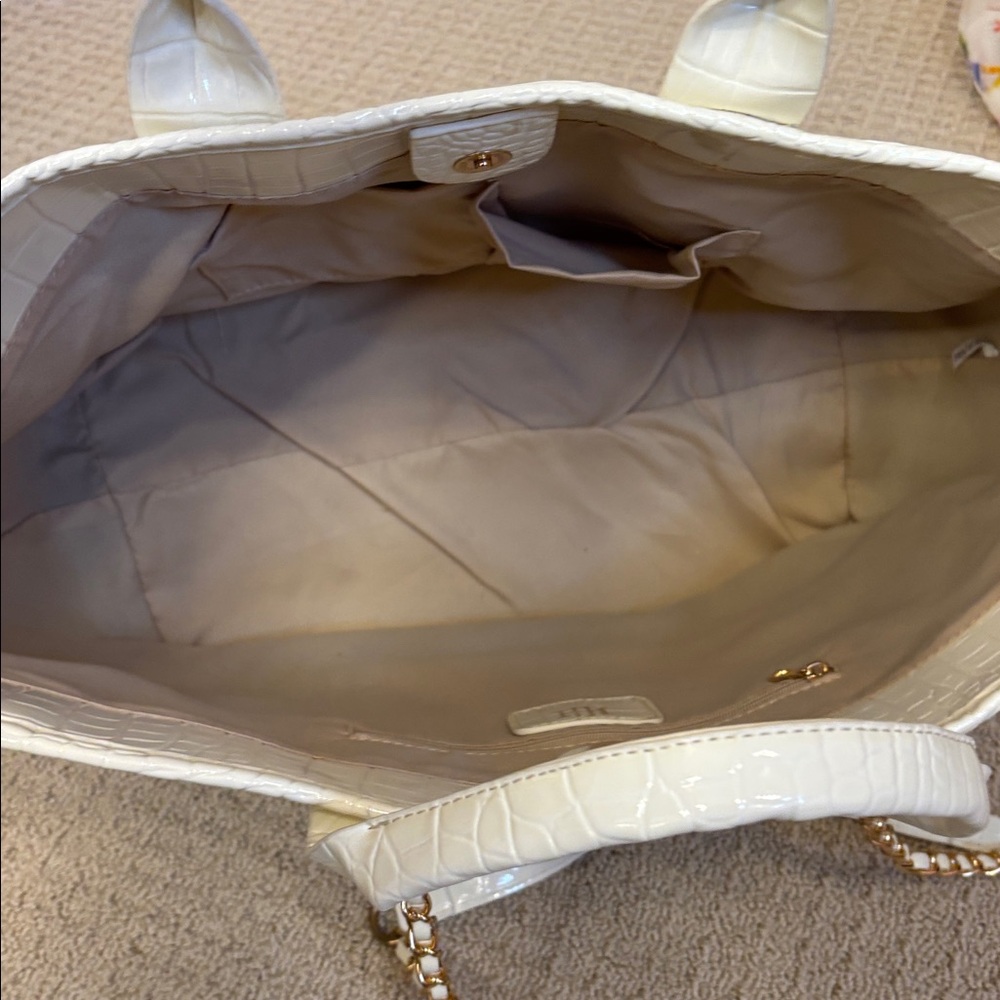 White Croc-Embossed Tote Bag - Picture 2 of 4